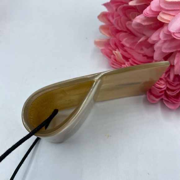 Rectangular Huge Shell Statement Necklace 29in - Picture 5 of 10